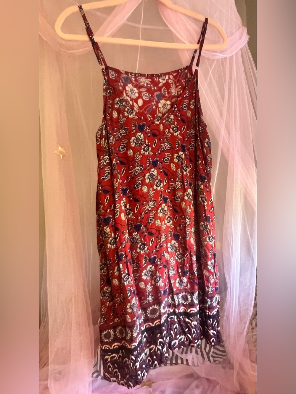 Miami Floral V-Neck Mini Dress w. Spaghetti Straps | Medium | Red Paisley